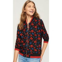 Kurtka bomber - Czarny. Kurtki marki QUECHUA. W wyprzedaży za 39.99 zł.