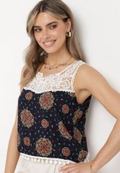 Granatowo-Zielony Wiskozowy Top Koszulka bez Rękawów z Koronkową Górą i Wykończona Pomponami Comoria. Niebieskie topy Born2be, l, bez wzorów, z koronki, eleganckie, bez kołnierzyka, bez ramiączek. Za 39.99 zł.