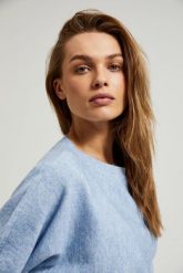 Sweter z rękawem 3/4 błękitny. Niebieskie swetry MOODO, l, bez wzorów, z elastanu, bez ramiączek. W wyprzedaży za 59.99 zł.