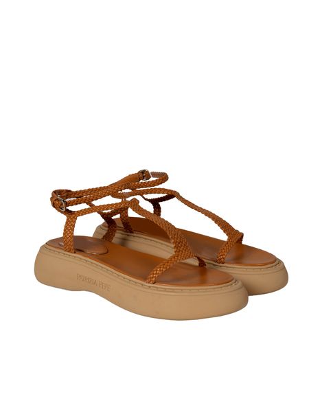 Patrizia Pepe Sandały | 2X0020/L026 | Kobieta | Beżowy. Brązowe sandały Patrizia Pepe, bez wzorów, z jeansu, eleganckie, bez obcasa, bez zapięcia. W wyprzedaży za 479.00 zł.