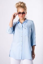 Elegancka klasyczna błękitna zapinana koszula PLUS SIZE XXL. Niebieskie koszule Nasi partnerzy, plus size, bez wzorów, z poliesteru, eleganckie, bez kołnierzyka, plus size, bez ramiączek. Za 199.90 zł.