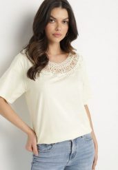 Żółty T-shirt Oversize z Ozdobną Koronką i Perłami Elanoriel. Żółte t-shirty Born2be, l, bez wzorów, z koronki, klasyczne, bez kołnierzyka, bez ramiączek. Za 69.99 zł.