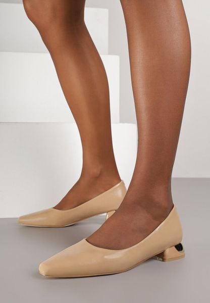 Ciemnobeżowe Czółenka Vices na Geometrycznym Obcasie ze Skórzaną Wkładką Critissa. Brązowe czółenka Born2be, bez wzorów, biznesowe, bez obcasa, na obcasie, bez zapięcia. Za 79.99 zł.