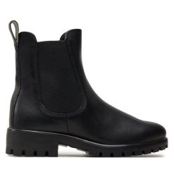 Sztyblety ECCO. Czarne botki ECCO, bez wzorów, bez obcasa, na płaskiej podeszwie, bez zapięcia. Za 549.99 zł.