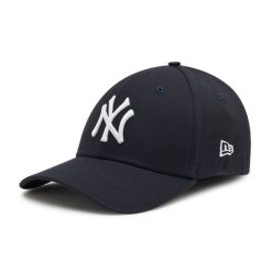 Czapka z daszkiem New Era. Czarne czapki z daszkiem New Era, bez wzorów. Za 99.99 zł.