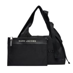 Torebka Marc Jacobs. Czarne torebki klasyczne Marc Jacobs, bez wzorów, klasyczne, bez dodatków. Za 1,499.00 zł.