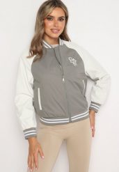 Zielona Kurtka Bomberka w Sportowym Stylu z Napisem Evalinas. Zielone kurtki Born2be, l, bez wzorów, z materiału, sportowe, bez kaptura. W wyprzedaży za 111.99 zł.