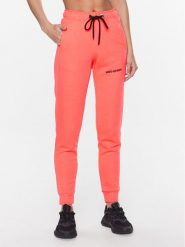 MMC Studio Spodnie dresowe Dora Różowy Relaxed Fit. Czerwone spodnie dresowe MMC STUDIO, bez wzorów, z bawełny. Za 489.99 zł.
