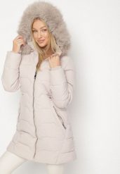 Ciemnobeżowa Taliowana Kurtka z Pikowanymi Przeszyciami i Kapturem z Futrem Mundria. Brązowe kurtki Born2be, l, bez wzorów, z dzianiny, eleganckie. Za 229.99 zł.