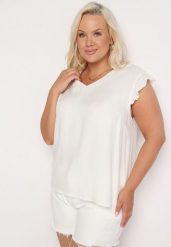 Biały Top z Wiskozy Ozdobiony Falbankami przy Ramionach i Metaliczną Nicią Xoravia. Białe topy Born2be, xl, bez wzorów, z wiskozy, biznesowe, bez kołnierzyka, bez ramiączek. Za 79.99 zł.