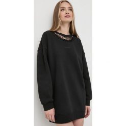Pinko sukienka kolor czarny mini oversize. Czarne sukienki Pinko, l, z aplikacjami, bez kołnierzyka, bez ramiączek, mini, oversize. Za 919.99 zł.