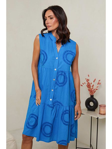 Le Monde du Lin Lniana sukienka w kolorze niebieskim rozmiar: 40/42. Niebieskie sukienki Le Monde du Lin, bez wzorów, ze lnu, klasyczne, bez kołnierzyka, bez ramiączek, midi, rozkloszowane. Za 122.38 zł.