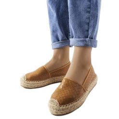 Brązowe espadryle zdobione tłoczeniem Geoffrey. Brązowe espadryle z aplikacjami, ze skóry, z okrągłym noskiem, bez obcasa. Za 78.89 zł.