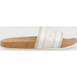 Tommy Hilfiger klapki Tommy Webbing damskie kolor biały. Białe klapki Tommy Hilfiger, bez wzorów, z materiału, bez obcasa, na płaskiej podeszwie, bez zapięcia. W wyprzedaży za 209.99 zł.