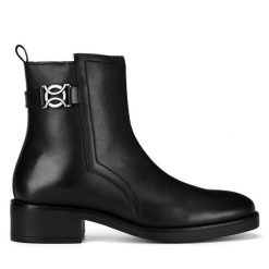 Botki Lasocki. Czarne botki Lasocki, bez wzorów, bez obcasa, na płaskiej podeszwie, bez zapięcia. Za 167.99 zł.