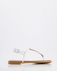 SANDAŁY DAMSKIE 00031021 WHITE. Białe sandały Venezia, bez wzorów, ze skóry, bez obcasa, bez zapięcia. Za 139.00 zł.
