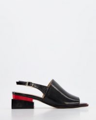CZARNE SANDAŁY DAMSKIE 0085156R BLACK. Czarne sandały Venezia, bez wzorów, ze skóry, bez obcasa, bez zapięcia. Za 399.00 zł.