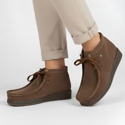 Trzewiki damskie Hee, welurowa cholewka na płaskim obcasie i wsuwane, brązowe, 83030. Brązowe botki Hee, bez wzorów, z jeansu, boho, bez obcasa, na płaskiej podeszwie, bez zapięcia. Za 349.00 zł.