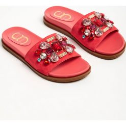 Klapki CESARE CASADEI. Pomarańczowe klapki CESARE CASADEI, bez wzorów, ze skóry, bez obcasa, bez zapięcia. W wyprzedaży za 1,455.30 zł.