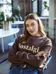 Bawełniana bluza z haftem - brązowy. Brązowe bluzy Reserved, l, bez wzorów, z bawełny, bez kaptura. Za 129.99 zł.