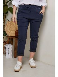 Curvy Lady Spodnie w kolorze granatowym rozmiar: 48/50. Niebieskie spodnie materiałowe Curvy Lady, bez wzorów, z materiału, klasyczne, z standardowym stanem. Za 180.91 zł.