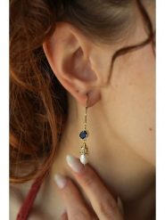 Pierres delicates Pozłacane kolczyki z cyrkoniami rozmiar: onesize. Niebieskie kolczyki Pierres delicates, z cyrkonią, pozłacane. Za 100.75 zł.