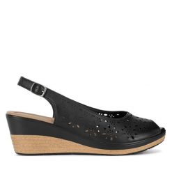 Sandały Lasocki. Czarne sandały Lasocki, bez wzorów, bez obcasa, na koturnie, bez zapięcia. Za 159.99 zł.