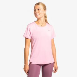 Koszulka do biegania damska Kiprun "Bougeons en Rose". Czerwone t-shirty sportowe KIPRUN, m, bez wzorów, z bawełny, bez ramiączek, do biegania. Za 49.99 zł.