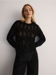 Bluzka z haftem - czarny. Czarne bluzki Reserved, l, bez wzorów, z koronki, bez kołnierzyka, bez ramiączek. Za 119.99 zł.
