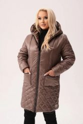 Beżowa pikowana kurtka Rio - styl i ciepło na każdą pogodę PLUS SIZE XXL OVERSIZE. Brązowe kurtki Moda Size Plus Iwanek, plus size, bez wzorów, z poliesteru, eleganckie, bez kaptura. W wyprzedaży za 299.90 zł.