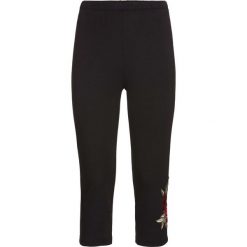 Legginsy z haftem bonprix czarny. Legginsy marki Nike. Za 49.99 zł.