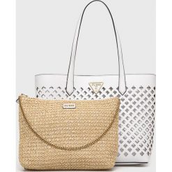 Guess torebka kolor biały. Białe shopper bag Guess, z aplikacjami, na ramię, bez dodatków. Za 719.99 zł.