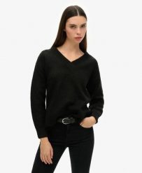 Superdry Oversized V Neck Jumper – oversize sweter z dekoltem V. Czarne swetry Superdry, bez wzorów, z elastanu, bez ramiączek. Za 311.30 zł.