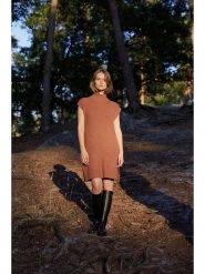 Rodier Sukienka w kolorze jasnobrązowym rozmiar: S. Brązowe sukienki Rodier, na co dzień, s, bez wzorów, z bawełny, klasyczne, bez kołnierzyka, bez ramiączek, mini, proste. Za 105.63 zł.