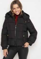 Czarna Pikowana Kurtka Puffer z Kapturem z Możliwością Odpięcia Galanea. Czarne kurtki narciarskie Born2be, l, bez wzorów, z jeansu, z kapturem, narciarskie. Za 159.99 zł.