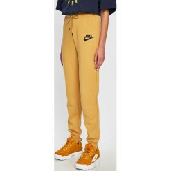 Nike Sportswear - Spodnie. Spodnie materiałowe marki Nike Sportswear. Za 219.90 zł.