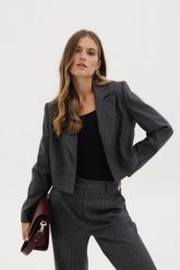 WEŁNIANA MARYNARKA MATTI SZARA XS - Flawless. Szare marynarki i żakiety Flawless, xs, bez wzorów, z elastanu, biznesowe, bez ramiączek. Za 484.20 zł.