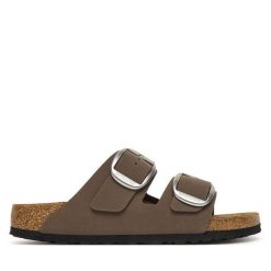 Klapki Birkenstock. Brązowe klapki Birkenstock, bez wzorów, bez obcasa, bez zapięcia. Za 539.99 zł.