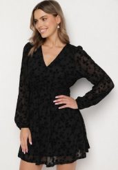 Czarna Siateczkowa Sukienka Vices z Kwiatowym Wzorem z Weluru Erhelia. Czarne sukienki Born2be, na co dzień, l, bez wzorów, z jeansu, eleganckie, bez kołnierzyka, bez ramiączek, mini, proste. Za 129.99 zł.