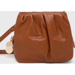 Sisley torebka kolor brązowy. Brązowe listonoszki Sisley, bez wzorów, na ramię, bez dodatków. W wyprzedaży za 274.99 zł.