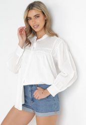 Biała Bawełniana Koszula z Przeszyciami na Ramionach Umika. Białe koszule Born2be, m, bez wzorów, z bawełny, bez kołnierzyka, bez ramiączek. W wyprzedaży za 118.99 zł.