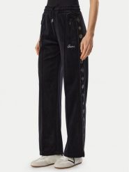 Guess Spodnie dresowe V6BB10 K6303 Czarny Regular Fit. Czarne spodnie dresowe Guess, z aplikacjami, z dresówki. Za 434.99 zł.