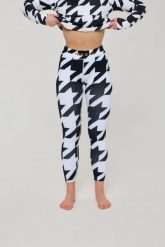 Legginsy termoaktywne – czarno-biała pepitka damskie. Białe legginsy OOSC, bez wzorów, z materiału, długie. Za 269.99 zł.