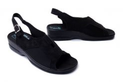 ADANEX 26191B ASK84NVNO 0146 CZ/CZ/CZ czarny, sandały damskie. Czarne sandały Adanex, bez wzorów, bez obcasa, bez zapięcia. Za 128.90 zł.