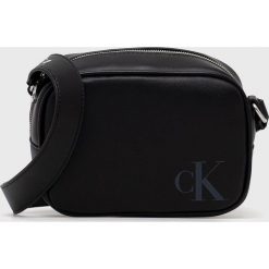 Calvin Klein Jeans torebka kolor czarny. Czarne listonoszki Calvin Klein Jeans, bez wzorów, z jeansu, na ramię, bez dodatków. W wyprzedaży za 278.99 zł.