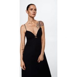 Mango sukienka Vani kolor czarny maxi rozkloszowana. Czarne sukienki Mango, na imprezę, m, bez wzorów, z włókna, bez kołnierzyka, bez ramiączek, maxi, rozkloszowane. Za 119.99 zł.