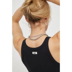 Levi's top bawełniany kolor czarny. Czarne topy Levi's, l, bez wzorów, z bawełny, bez kołnierzyka, bez ramiączek. Za 109.99 zł.