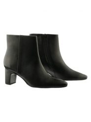 Högl Skórzane botki w kolorze czarnym rozmiar: 40. Czarne botki Högl, bez wzorów, eleganckie, bez obcasa, bez zapięcia. Za 522.14 zł.