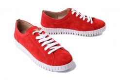MANITU 850146-04 rot, półbuty damskie. Czarne półbuty wsuwane Manitu, bez wzorów, klasyczne, bez obcasa, na płaskiej podeszwie. Za 223.93 zł.