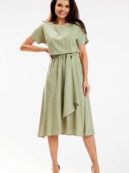 Sukienka Model A576 Green - awama. Zielone sukienki Awama, do pracy, l, bez wzorów, z wiskozy, biznesowe, bez kołnierzyka, plus size, bez ramiączek, midi, rozkloszowane. Za 307.52 zł.
